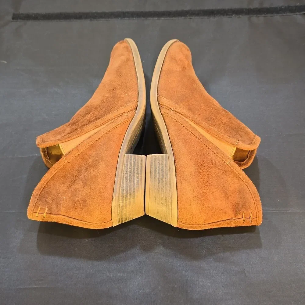 SO LOW BLOCK-HEEL SLIP-ON STYLE BOOTIE